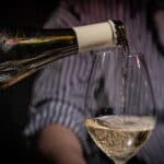 Le service du vin n'est pas souvent adapté