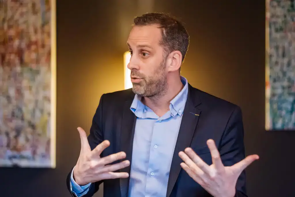 Emmanuel Delmas, sommelier, expert en vins vous forme pour devenir un formateur en vins passionnant et un pro du vin